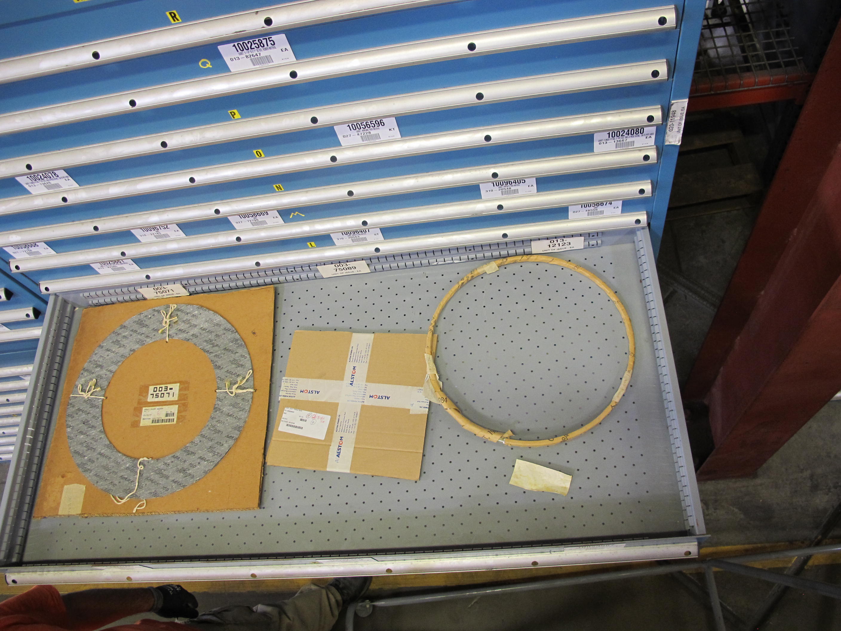 LISTA HEAVY DUTY 9-DRAWER PARTS CABINET W/ CONTENTS (W-50) LOADING & HANDLING FEE $25-